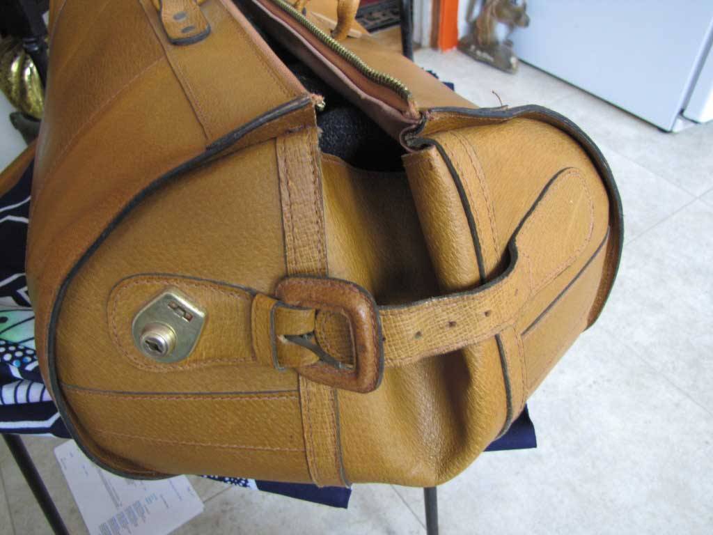 My mom&rsquo;s selling a beautiful duffel bag on eBay