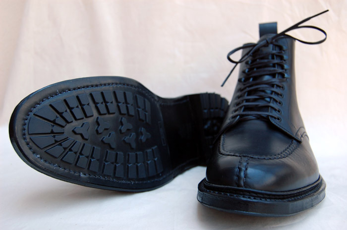 Q and Answer: What Kind of Shoes are Best for Snowy Days?