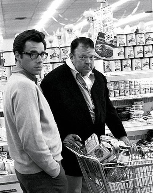 Peter Bogdanovich and Orson Welles, grocery shopping in Los Angeles