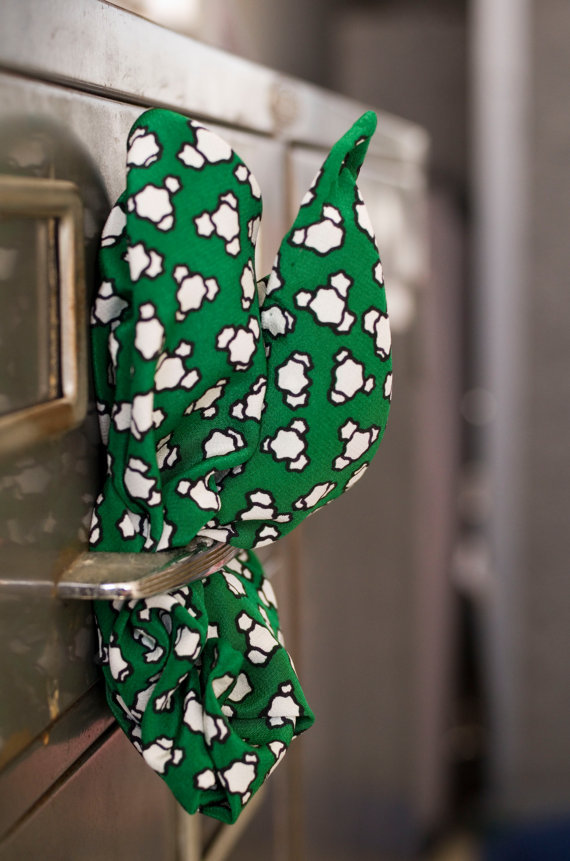 Your Sunday Square: A Kelly Green Abstract