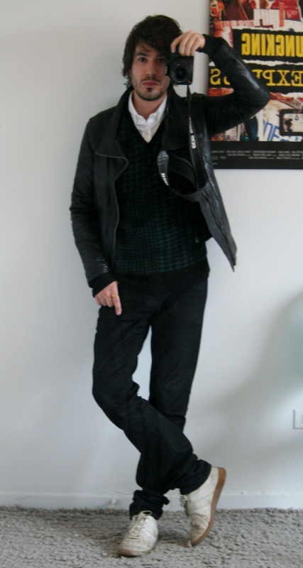 Real People: Sneakers&ndash;Contrast or Go Tonal?